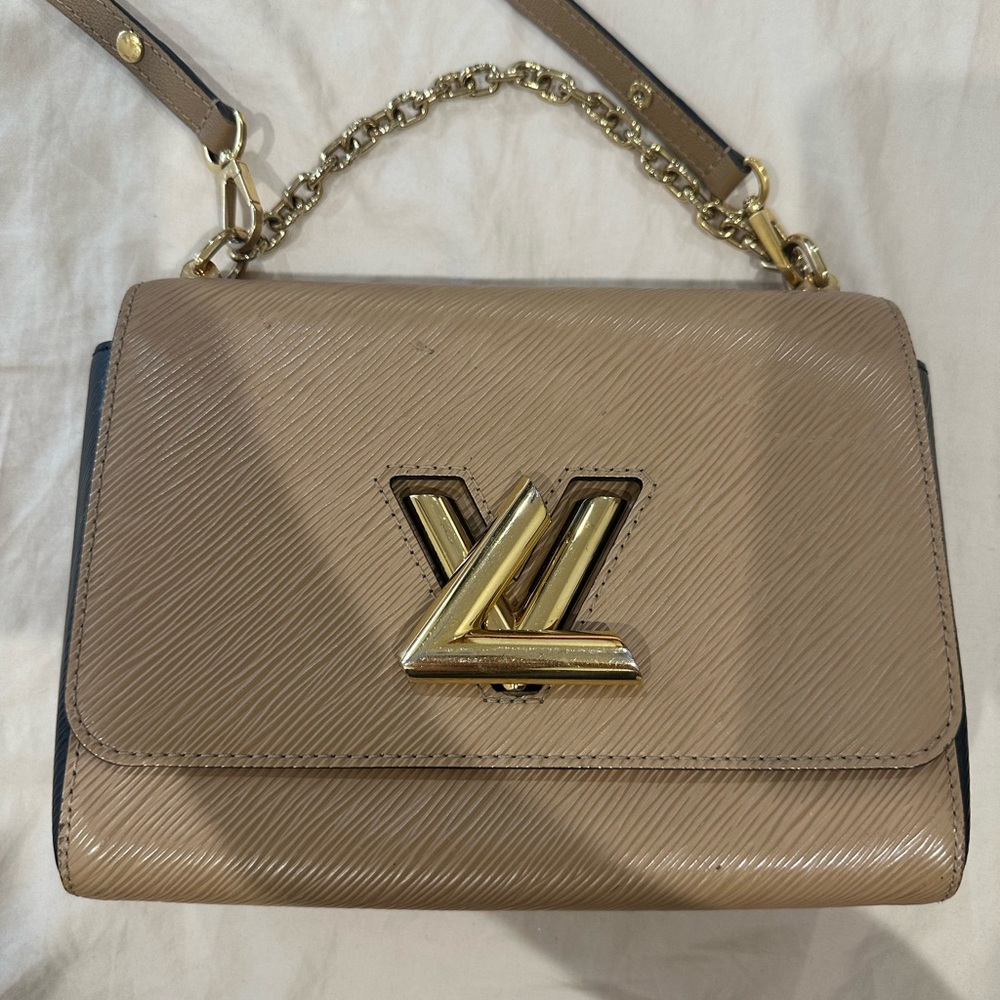 Louis Vuitton Beige Shoulder Bag with Gold Chain